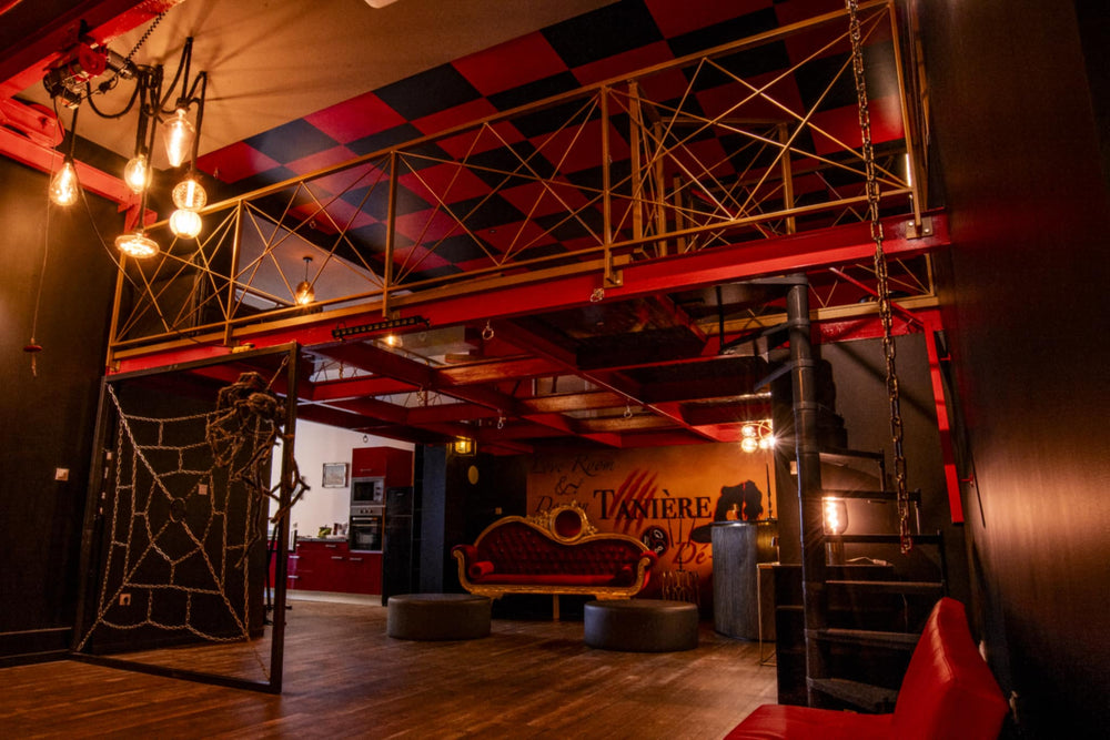 Donjon et Mezzanine1 de La Tanière Dé-Plaisirs, Love Room haut de gamme 200 m2 avec JACUZZI SAUNA & DONJON
