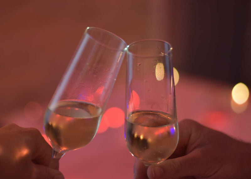 Bouteille de champagne L'Écrin de Mailly Grand Cru, élégant flacon or pour célébrations.3 de L'Ecrin de Mailly