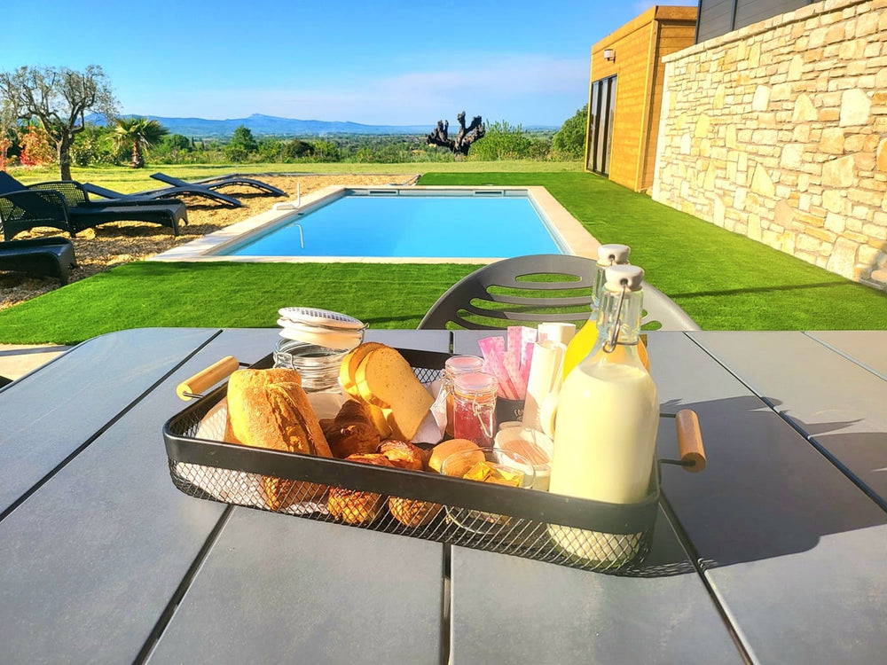 Délicieux plateau de charcuteries et fromages, idéal pour apéritif, dégustation, produits locaux frais.14 de L'Escale des Sens