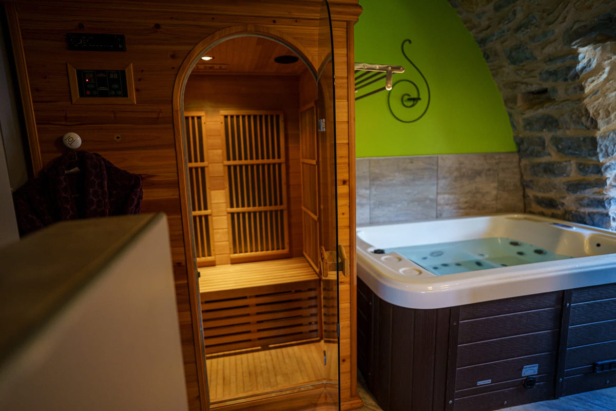 Jacuzzi spa moderne et relaxant dans un loft cosy, décoration cocooning Le Soleilo.Le Soleilo - Loft Cocoon**** & Spa