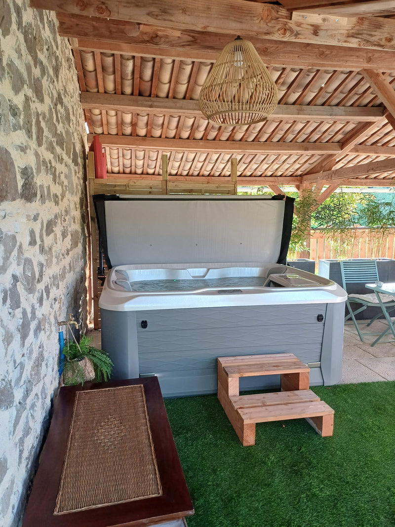 Suite romantique au Mas du Martinet, chambre cosy avec lit douillet, décoration élégante et vue jardin.3 de Mas du Martinet - Suite Romantique