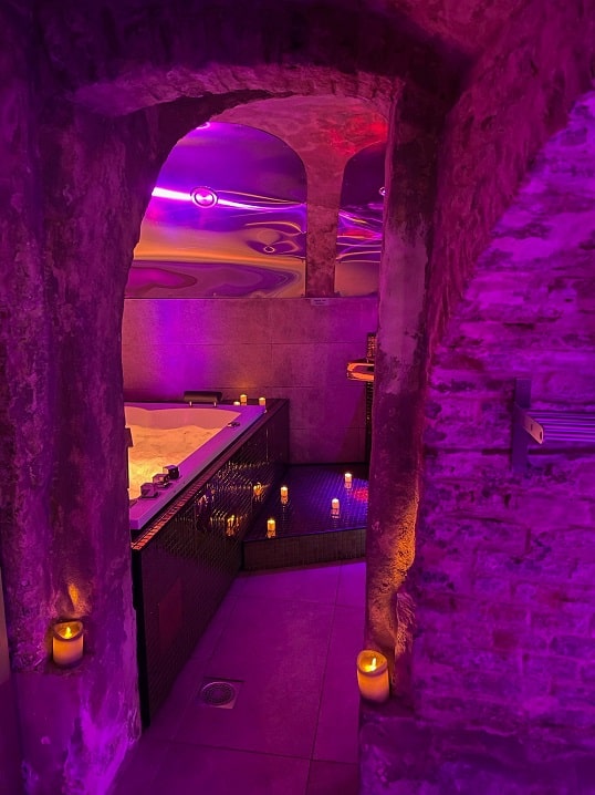 Private Room 28 - Love’nSpa - weekend en amoureux, love rooms avec spa ou jacuzzi privatif1 de Private Room 28