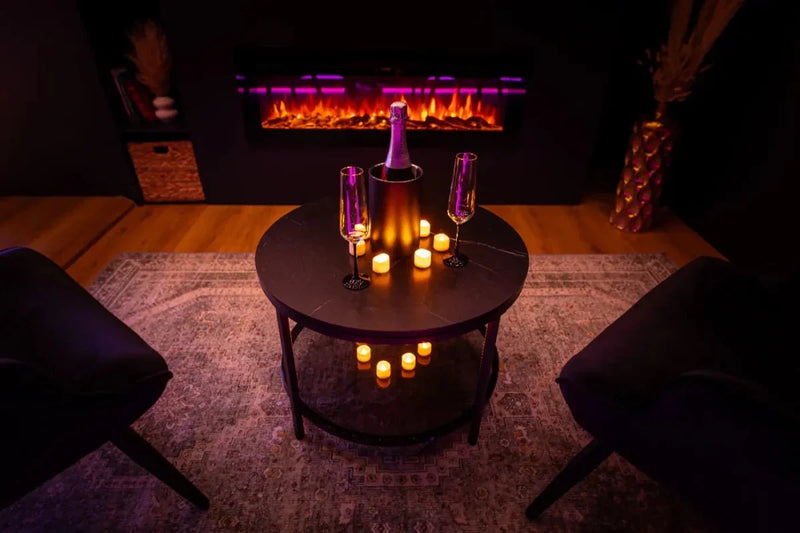 Champagne et bougies devant la cheminée de l'After Plume, Love room Tours3 de After Plume