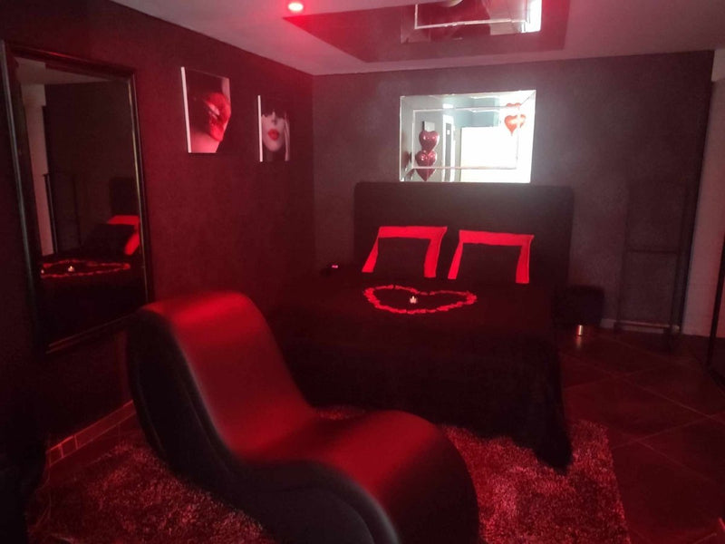 Avec Toi suites spa: La GLAMOUR - Love’nSpa - weekend en amoureux, love rooms avec spa ou jacuzzi privatif2 de Avec Toi suites spa: La GLAMOUR