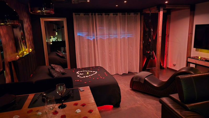 Avec Toi suites spa : LA SECRETE - Love’nSpa - weekend en amoureux, love rooms avec spa ou jacuzzi privatif4 de Avec Toi suites spa : LA SECRETE
