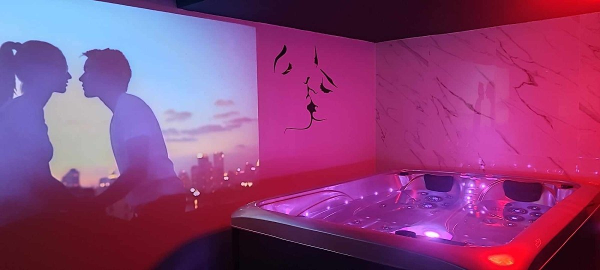 Avec Toi suites spa : LA SECRETE - Love’nSpa - weekend en amoureux, love rooms avec spa ou jacuzzi privatifAvec Toi suites spa : LA SECRETE