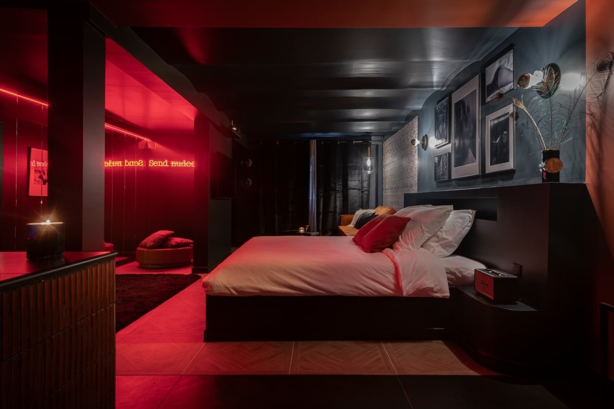 Bouche Cousue - Suite Bandara - Love’nSpa - weekend en amoureux, love rooms avec spa ou jacuzzi privatifBouche Cousue - Suite Bandara