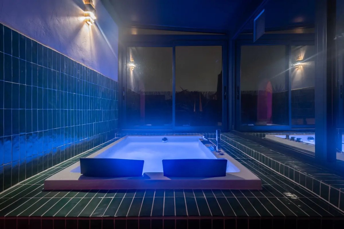 Bouche Cousue - Suite Beldi - Love’nSpa - weekend en amoureux, love rooms avec spa ou jacuzzi privatifBouche Cousue - Suite Beldi