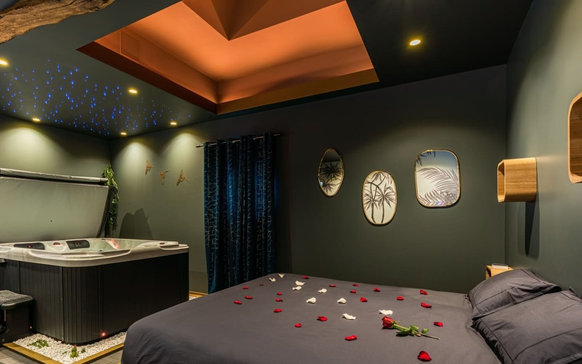 Bulle Dorée - Love’nSpa - weekend en amoureux, love rooms avec spa ou jacuzzi privatifBulle Dorée
