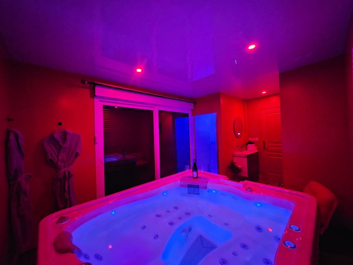 Bulles de plaisir - Love’nSpa - weekend en amoureux, love rooms avec spa ou jacuzzi privatifBulles de plaisir
