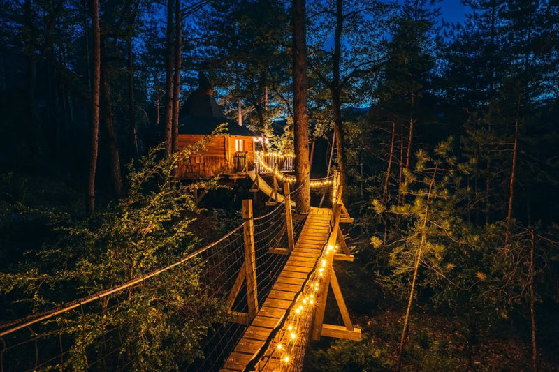 Cabane dans les arbres avec jacuzzi privatif - Aristoloche - Love’nSpa - weekend en amoureux, love rooms avec spa ou jacuzzi privatif2 de Cabane dans les arbres avec jacuzzi privatif - Aristoloche