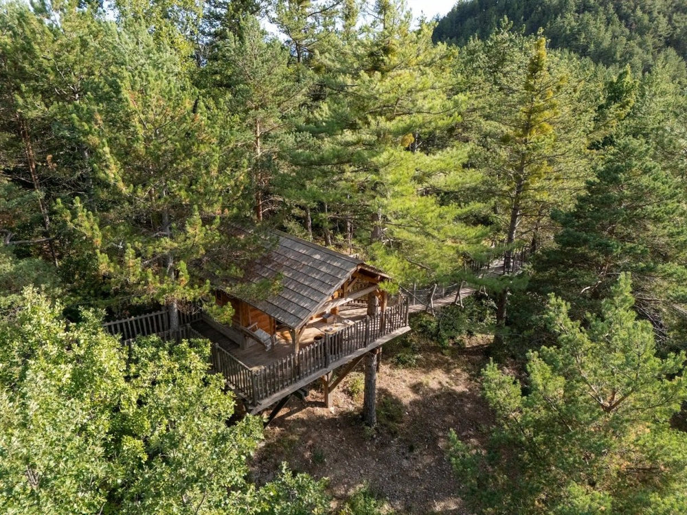 Cabane dans les arbres avec jacuzzi privatif - Bois d'Arambe - Love’nSpa - weekend en amoureux, love rooms avec spa ou jacuzzi privatif10 de Cabane dans les arbres avec jacuzzi privatif - Bois d'Arambe
