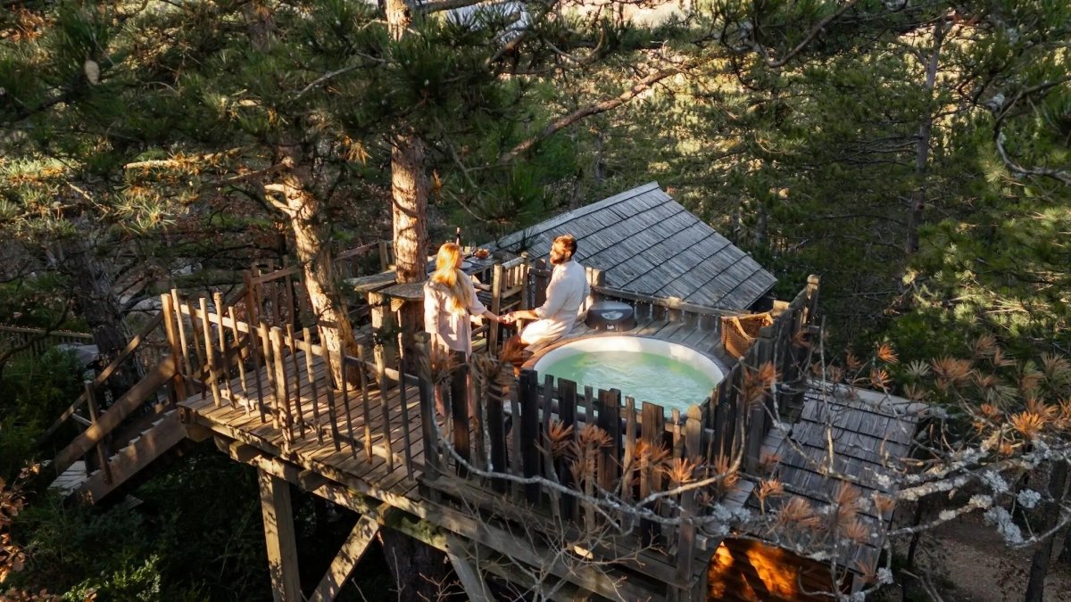 Cabane dans les arbres avec jacuzzi privatif - Épine Vinette - Love’nSpa - weekend en amoureux, love rooms avec spa ou jacuzzi privatifCabane dans les arbres avec jacuzzi privatif - Épine Vinette