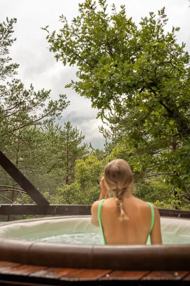 Cabane dans les arbres avec jacuzzi privatif - Petite Buëch - Love’nSpa - weekend en amoureux, love rooms avec spa ou jacuzzi privatif23 de Cabane dans les arbres avec jacuzzi privatif - Petite Buëch