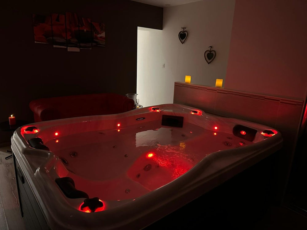 Chambre Evasion - Love’nSpa - weekend en amoureux, love rooms avec spa ou jacuzzi privatif8 de Chambre Evasion