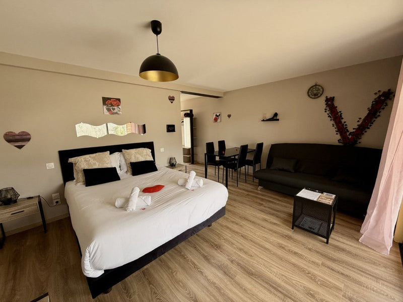 Charda Spa - Loveroom Spa avec jacuzzi privatif - Love’nSpa - weekend en amoureux, love rooms avec spa ou jacuzzi privatif2 de Charda Spa - Loveroom Spa avec jacuzzi privatif