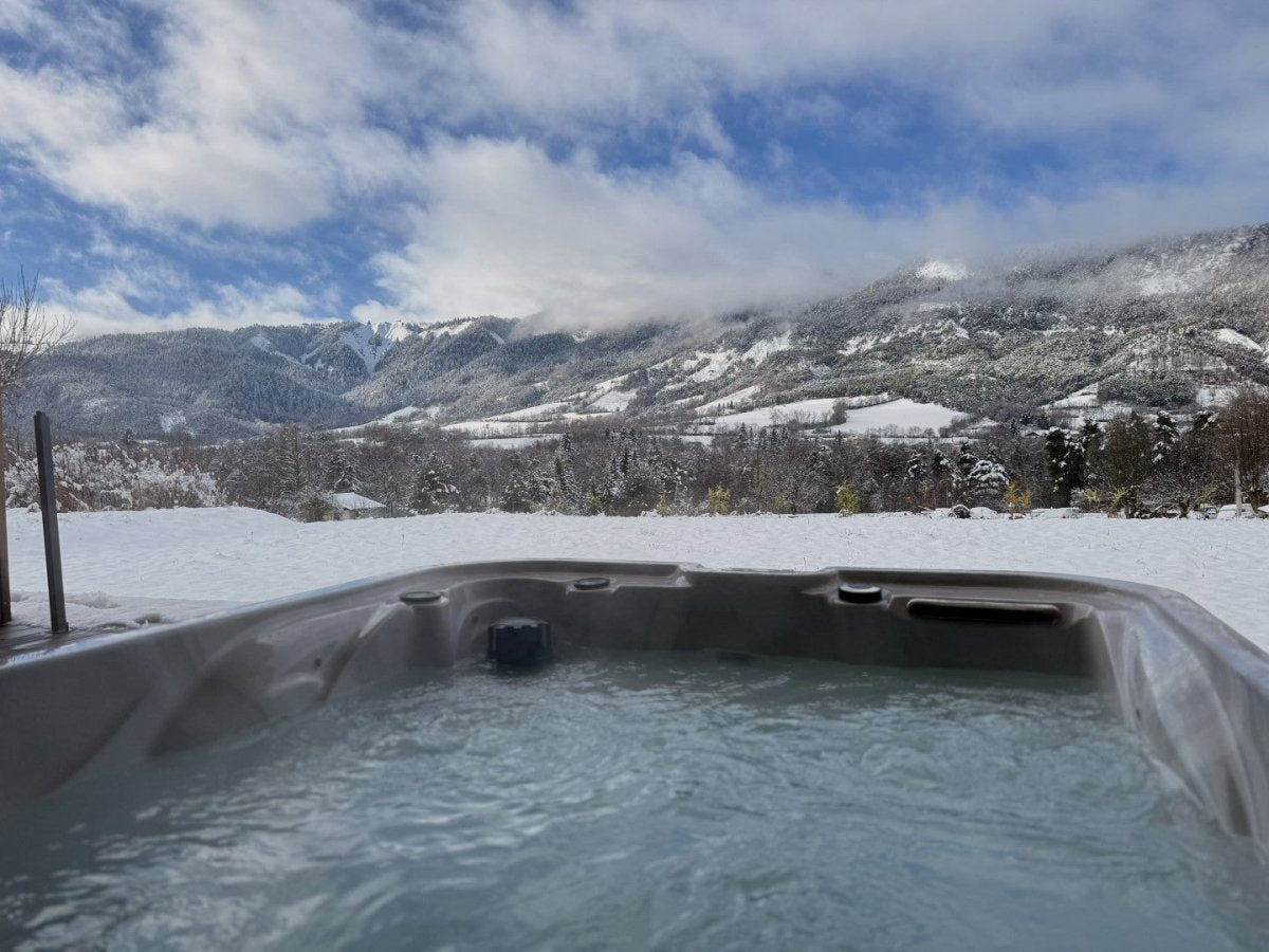 Charda Spa - Loveroom Spa avec jacuzzi privatif - Love’nSpa - weekend en amoureux, love rooms avec spa ou jacuzzi privatifCharda Spa - Loveroom Spa avec jacuzzi privatif