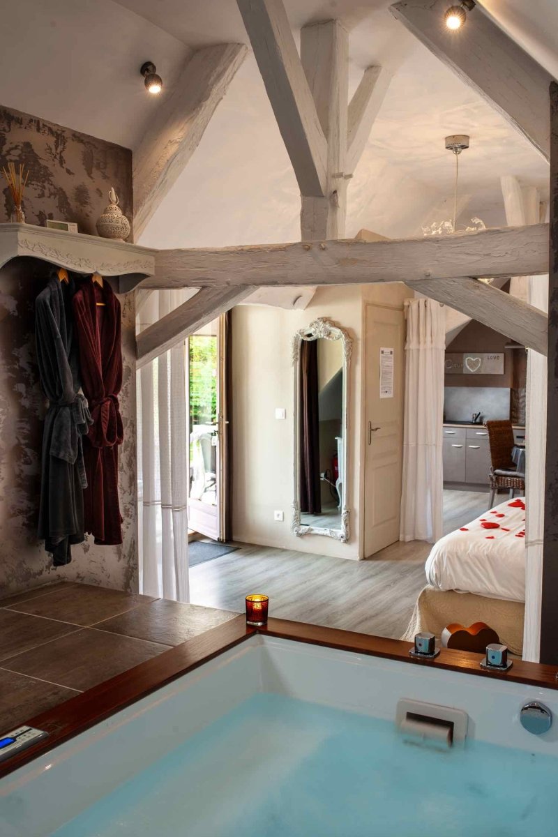 Charme au fil de l'eau - Amour - Love’nSpa - weekend en amoureux, love rooms avec spa ou jacuzzi privatif7 de Charme au fil de l'eau - Amour
