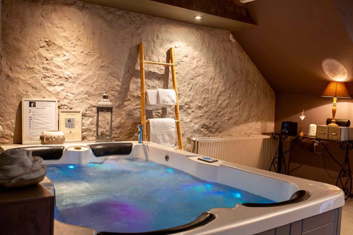 Charme au fil de l'eau - Juste Toi Et Moi - Love’nSpa - weekend en amoureux, love rooms avec spa ou jacuzzi privatifCharme au fil de l'eau - Juste Toi Et Moi