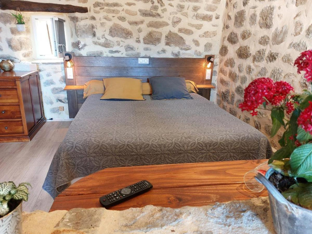 Chez Marinou - Suite de charme, aux caractères authentique ardéchois - Love’nSpa - weekend en amoureux, love rooms avec spa ou jacuzzi privatif7 de Chez Marinou - Suite de charme, aux caractères authentique ardéchois