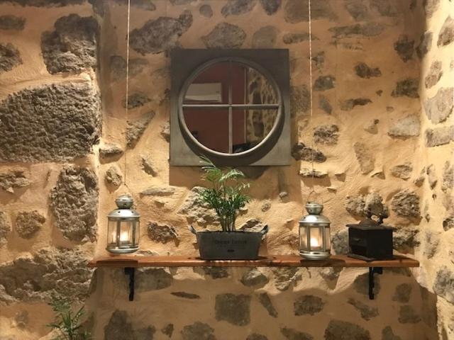 Chez Marinou - Suite de charme, aux caractères authentique ardéchois - Love’nSpa - weekend en amoureux, love rooms avec spa ou jacuzzi privatif1 de Chez Marinou - Suite de charme, aux caractères authentique ardéchois
