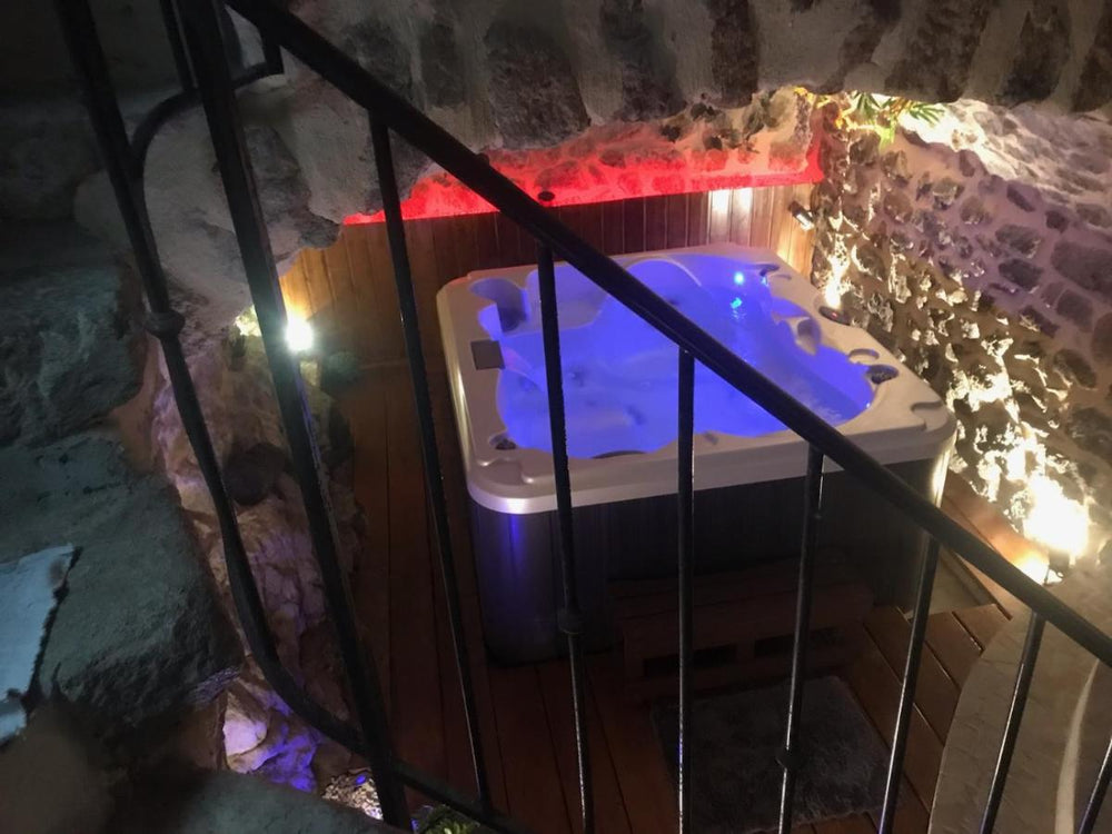 Chez Marinou - Suite de charme, aux caractères authentique ardéchois - Love’nSpa - weekend en amoureux, love rooms avec spa ou jacuzzi privatif8 de Chez Marinou - Suite de charme, aux caractères authentique ardéchois