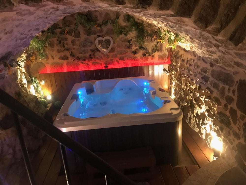 Chez Marinou - Suite de charme, aux caractères authentique ardéchois - Love’nSpa - weekend en amoureux, love rooms avec spa ou jacuzzi privatif5 de Chez Marinou - Suite de charme, aux caractères authentique ardéchois