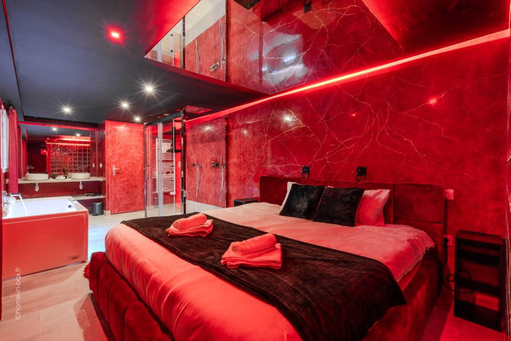 Chez MV - L’Interdit – Luxe, Glamour et Sensualité - Love’nSpa - weekend en amoureux, love rooms avec spa ou jacuzzi privatif1 de Chez MV - L’Interdit – Luxe, Glamour et Sensualité
