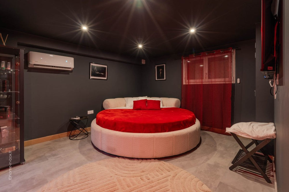 Chez MV - L’Interdit – Luxe, Glamour et Sensualité - Love’nSpa - weekend en amoureux, love rooms avec spa ou jacuzzi privatif5 de Chez MV - L’Interdit – Luxe, Glamour et Sensualité