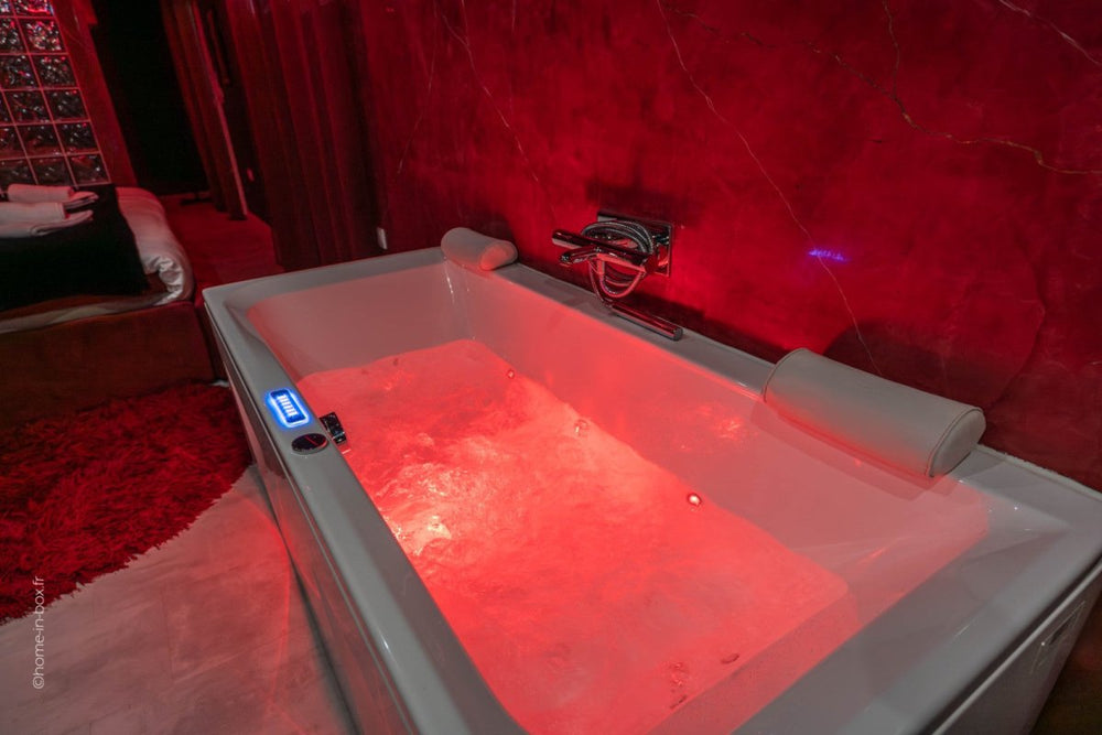 Chez MV - L’Interdit – Luxe, Glamour et Sensualité - Love’nSpa - weekend en amoureux, love rooms avec spa ou jacuzzi privatif4 de Chez MV - L’Interdit – Luxe, Glamour et Sensualité