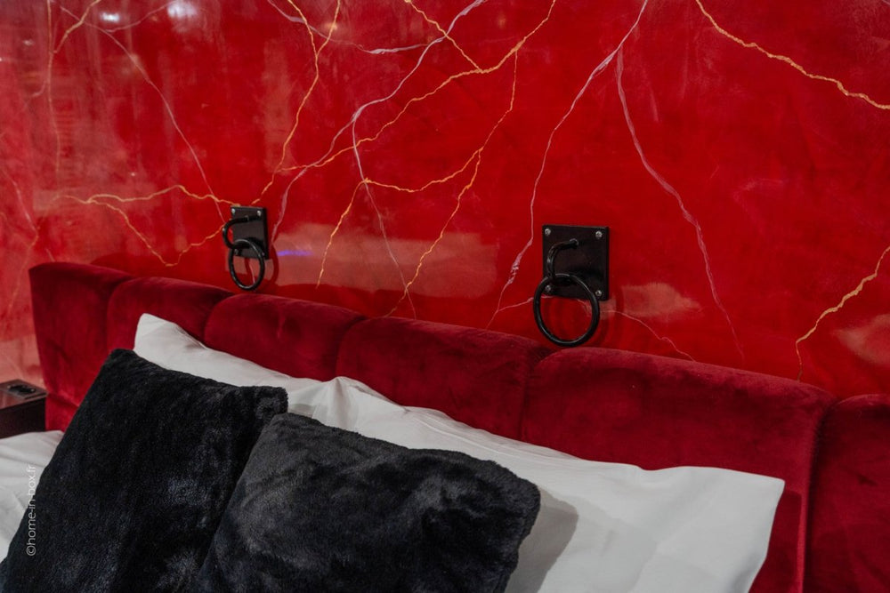 Chez MV - L’Interdit – Luxe, Glamour et Sensualité - Love’nSpa - weekend en amoureux, love rooms avec spa ou jacuzzi privatif9 de Chez MV - L’Interdit – Luxe, Glamour et Sensualité