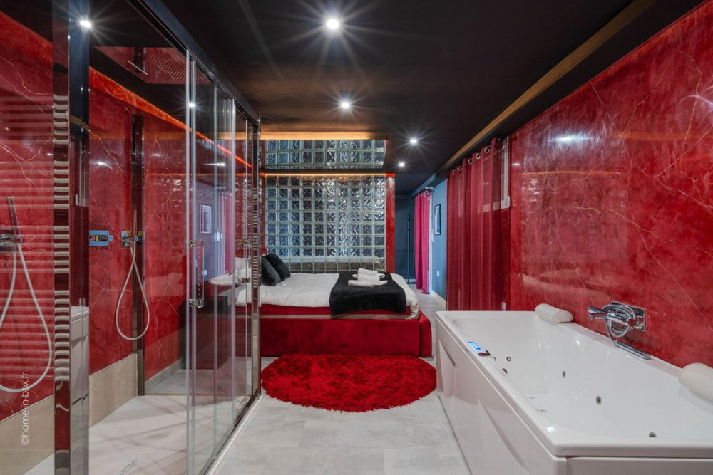 Chez MV - L’Interdit – Luxe, Glamour et Sensualité - Love’nSpa - weekend en amoureux, love rooms avec spa ou jacuzzi privatif11 de Chez MV - L’Interdit – Luxe, Glamour et Sensualité