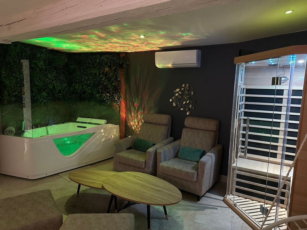 CinéSpa Lodge Bourgogne - Love’nSpa - weekend en amoureux, love rooms avec spa ou jacuzzi privatif5 de CinéSpa Lodge Bourgogne