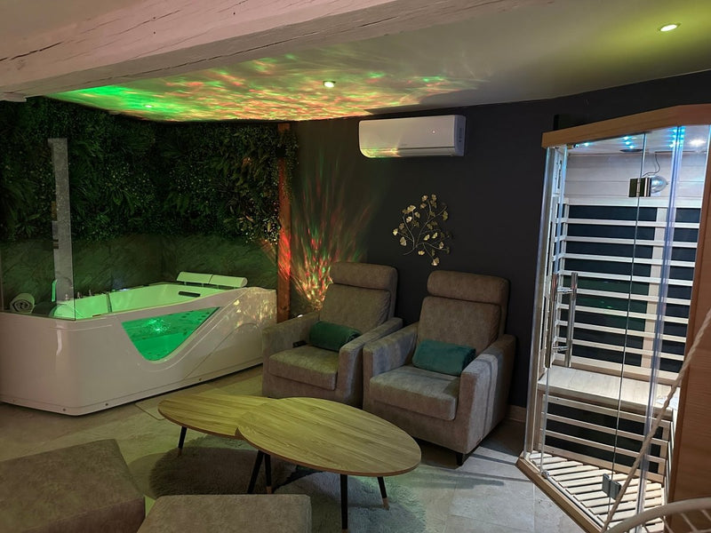 CinéSpa Lodge Bourgogne - Love’nSpa - weekend en amoureux, love rooms avec spa ou jacuzzi privatif4 de CinéSpa Lodge Bourgogne