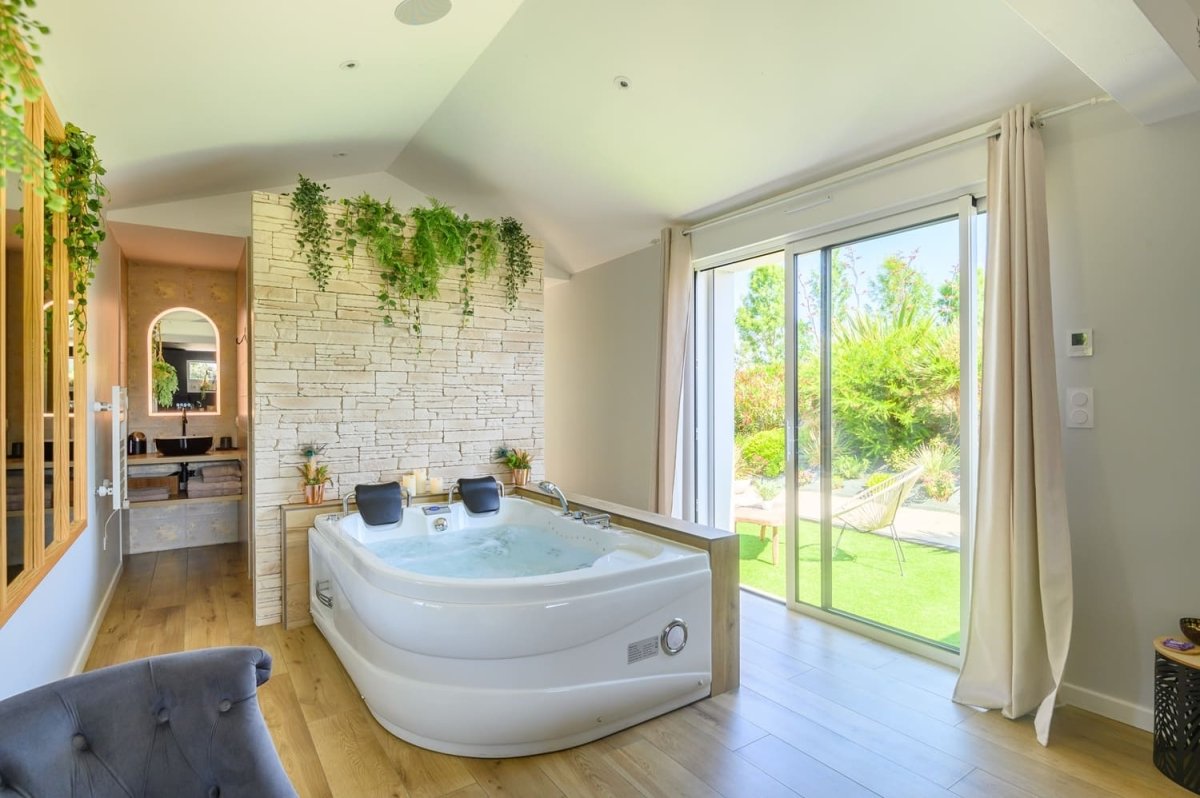 Cjour 85 - L'essentiel Love 85 - Love’nSpa - weekend en amoureux, love rooms avec spa ou jacuzzi privatifCjour 85 - L'essentiel Love 85