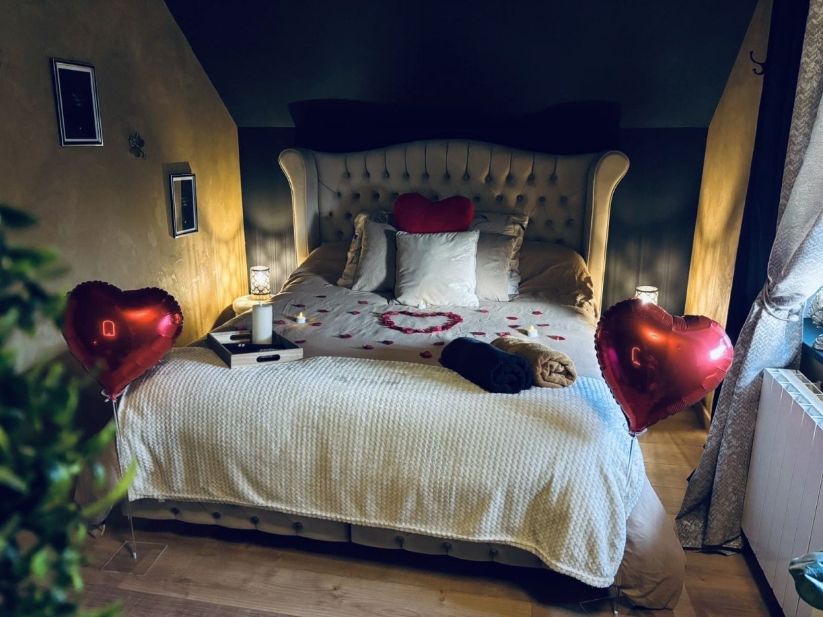 Clair de Lune, HORS DU TEMPS - Love’nSpa - weekend en amoureux, love rooms avec spa ou jacuzzi privatifClair de Lune, HORS DU TEMPS