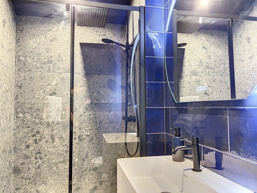 Cocon Blanc câlin - Jacuzzi privatif - Love Room - Love’nSpa - weekend en amoureux, love rooms avec spa ou jacuzzi privatif3 de Cocon Blanc câlin - Jacuzzi privatif- Love Room