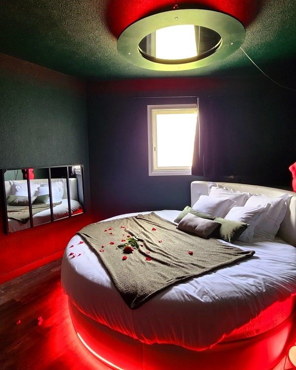Colorroom31 - Love’nSpa - weekend en amoureux, love rooms avec spa ou jacuzzi privatif1 de Colorroom31