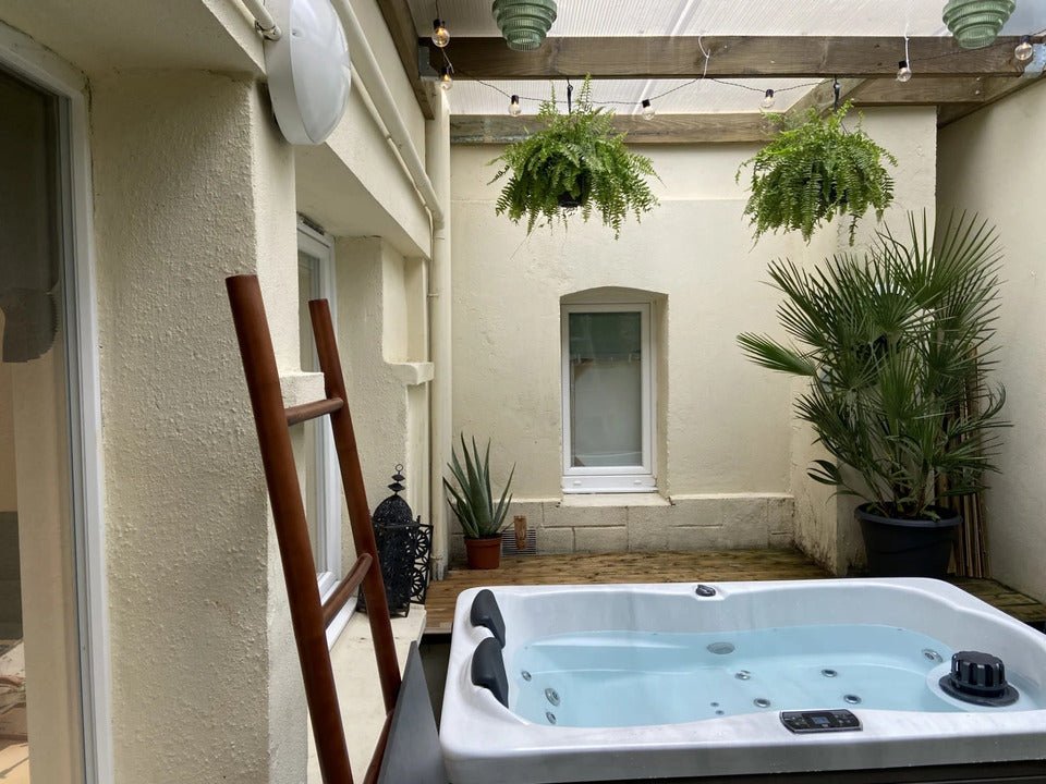 CosyRouen Bouquet Jacuzzi parking gratuit - Love’nSpa - weekend en amoureux, love rooms avec spa ou jacuzzi privatif1 de CosyRouen Bouquet Jacuzzi parking gratuit