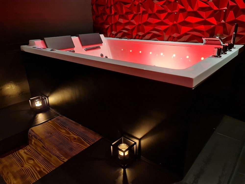 Des Chaînes Les Passions - Love’nSpa - weekend en amoureux, love rooms avec spa ou jacuzzi privatif5 de Des Chaînes Les Passions