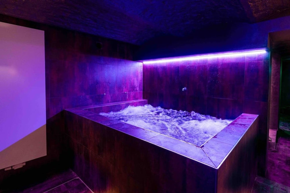 Designer Hotel - Chantal Thomas - Love’nSpa - weekend en amoureux, love rooms avec spa ou jacuzzi privatif13 de Designer Hotel - Dolce Gabbane