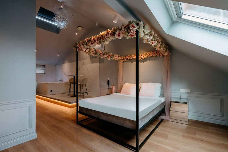 Designer Hotel - Suite Dior - Love’nSpa - weekend en amoureux, love rooms avec spa ou jacuzzi privatif3 de Designer Hotel - Suite Dior