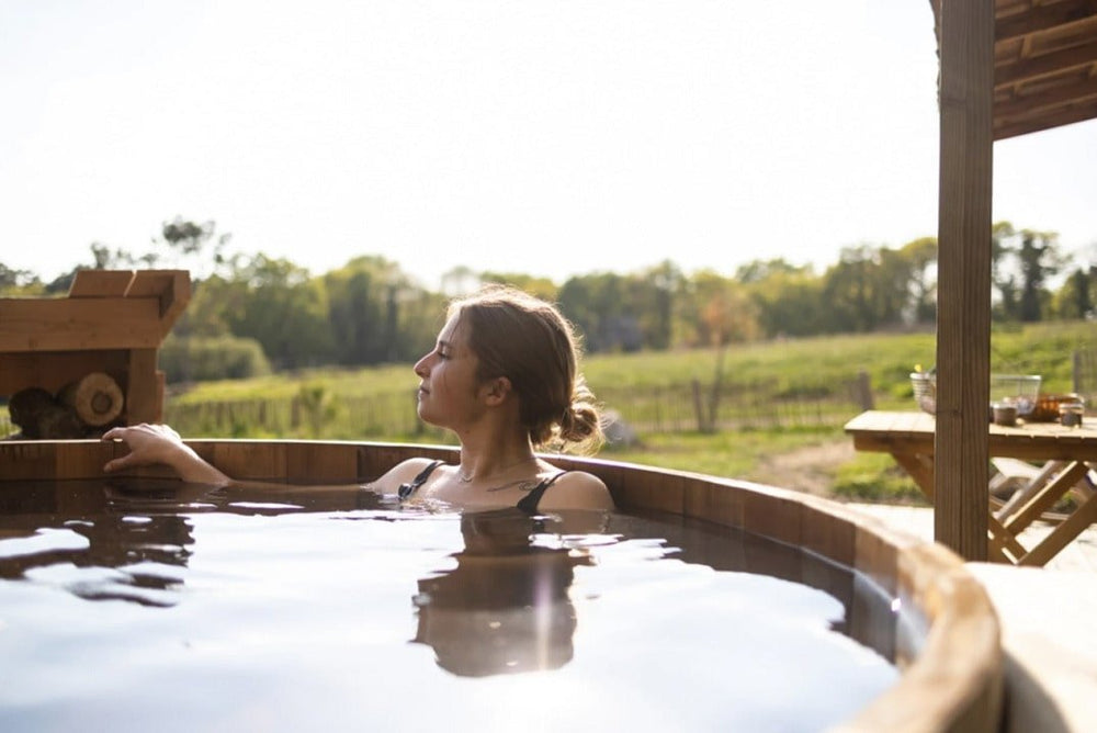 Dihan hôtel de cabanes - Cabane spa au bord de l'eau - Love’nSpa - weekend en amoureux, love rooms avec spa ou jacuzzi privatif2 de Dihan hôtel de cabanes - Cabane spa au bord de l'eau