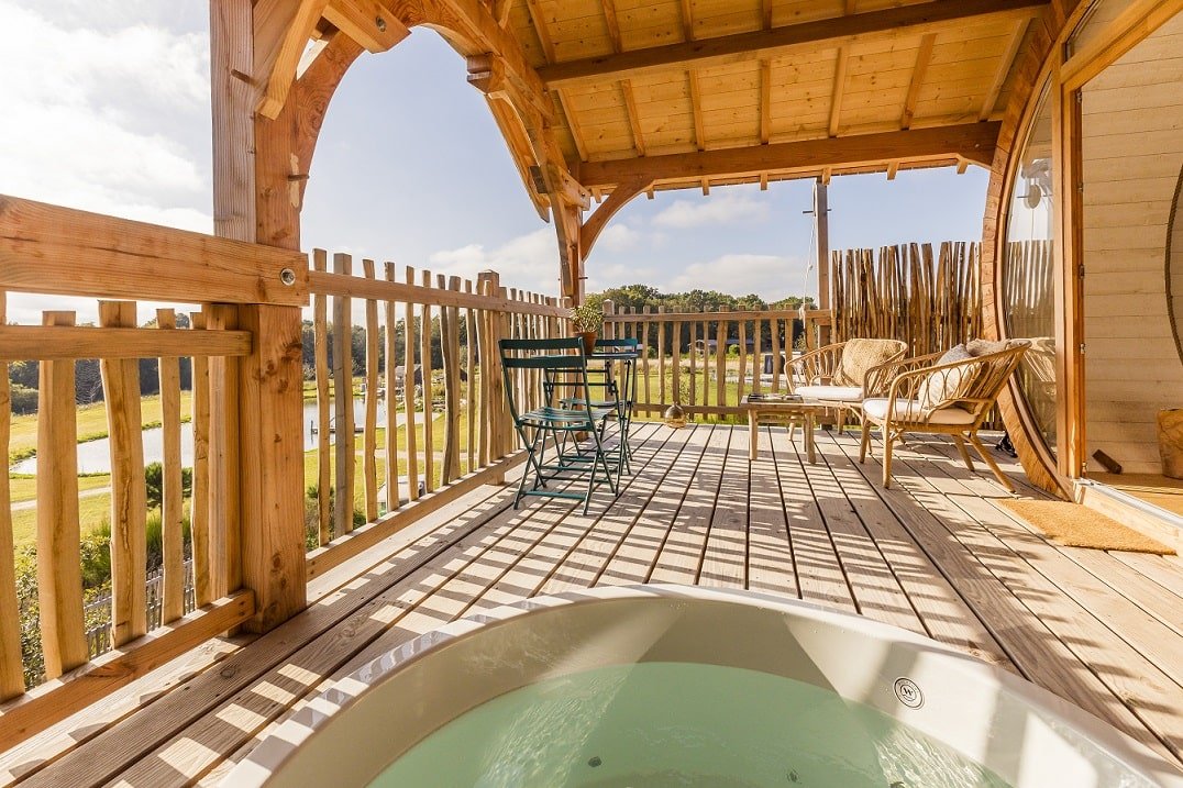 Dihan hôtel de cabanes - Cabane spa luxe Ehan - Love’nSpa - weekend en amoureux, love rooms avec spa ou jacuzzi privatifDihan hôtel de cabanes - Cabane spa luxe Ehan