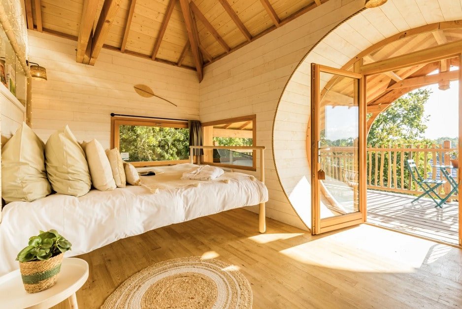 Dihan hôtel de cabanes - Cabane spa luxe Ehan - Love’nSpa - weekend en amoureux, love rooms avec spa ou jacuzzi privatif3 de Dihan hôtel de cabanes - Cabane spa luxe Ehan
