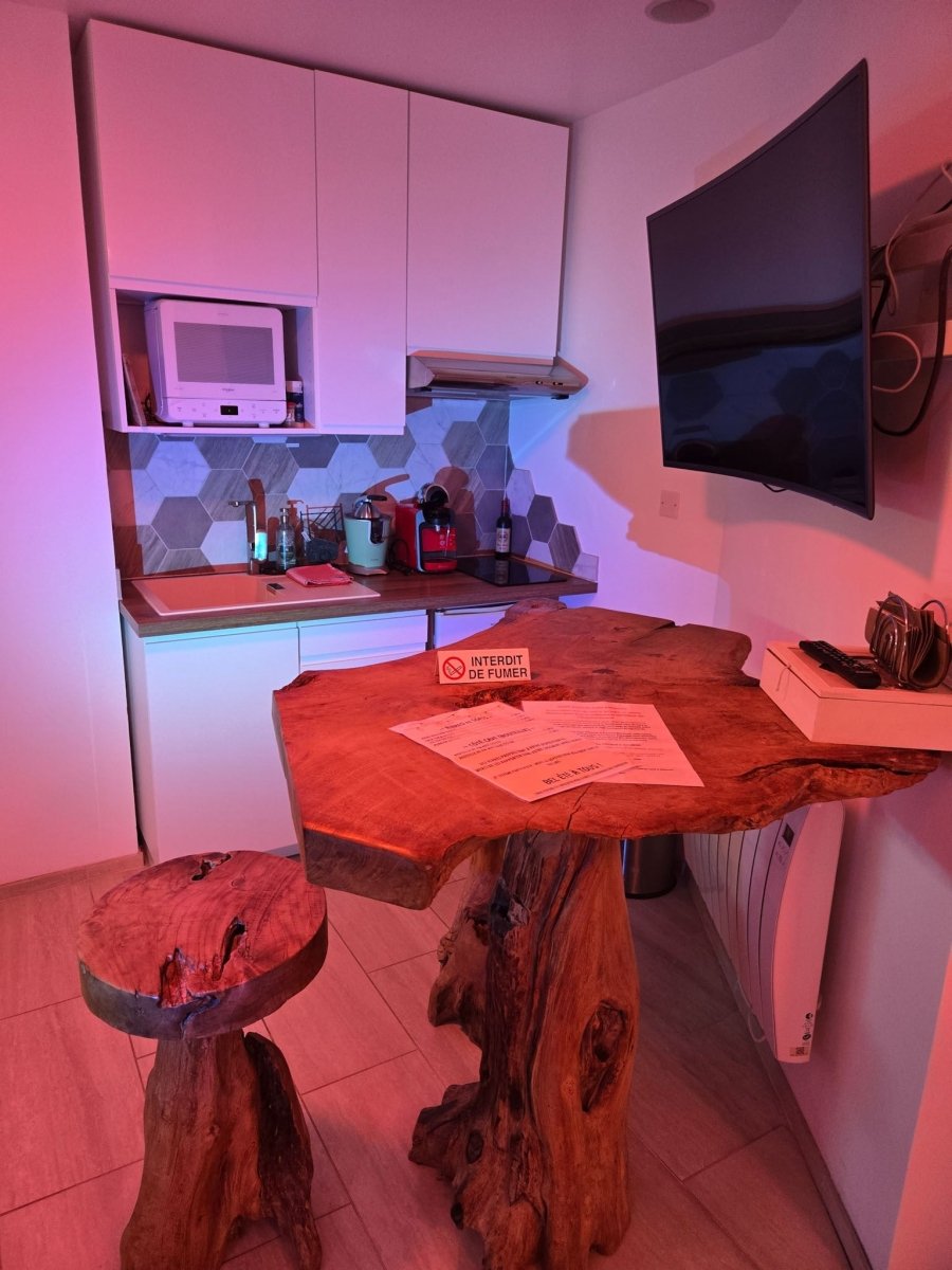 DOMAINE DE LA BESNERIE - La Suit’ Baliwood - Love’nSpa - weekend en amoureux, love rooms avec spa ou jacuzzi privatif7 de DOMAINE DE LA BESNERIE - La Suit’ Baliwood