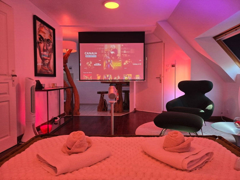 DOMAINE DE LA BESNERIE - La Suit’ Baliwood - Love’nSpa - weekend en amoureux, love rooms avec spa ou jacuzzi privatif5 de DOMAINE DE LA BESNERIE - La Suit’ Baliwood