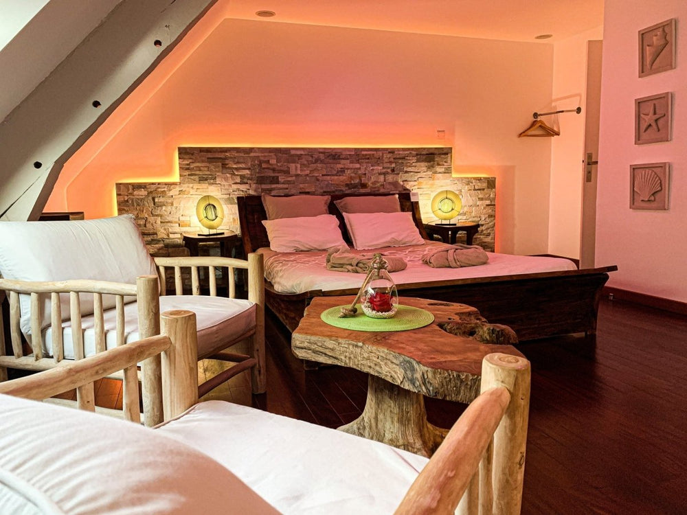 DOMAINE DE LA BESNERIE - La Suit’ Baliwood - Love’nSpa - weekend en amoureux, love rooms avec spa ou jacuzzi privatif7 de DOMAINE DE LA BESNERIE - La Suit’ Baliwood
