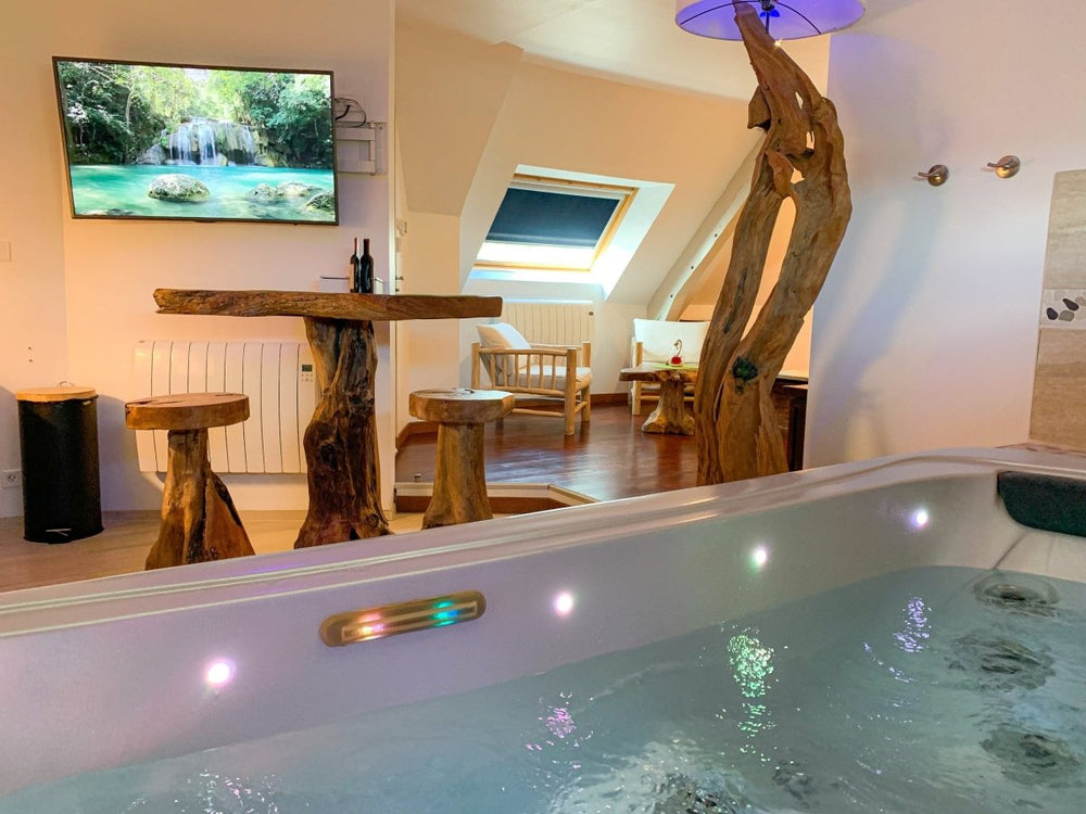 DOMAINE DE LA BESNERIE - La Suit’ Baliwood - Love’nSpa - weekend en amoureux, love rooms avec spa ou jacuzzi privatif5 de DOMAINE DE LA BESNERIE - La Suit’ Baliwood