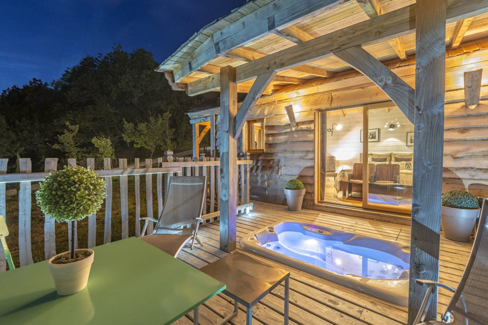 Domaine de Pech et Lafon - Cabane Ciné Rétro Spa - Love’nSpa - weekend en amoureux, love rooms avec spa ou jacuzzi privatif1 de Domaine de Pech et Lafon - Cabane Ciné Rétro Spa